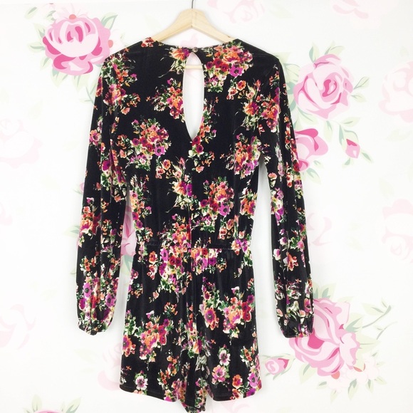 Show Me Your Mumu Floral Velvet Kelsey Romper XS - Picture 6 of 7